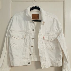 LEVI’S white denim trucker jacket